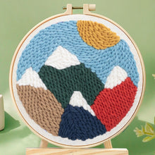 Laden Sie das Bild in den Galerie-Viewer, Punch Needle set Schneebedeckte Berge
