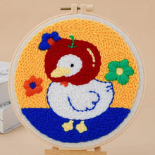 Laden Sie das Bild in den Galerie-Viewer, Punch Needle set Baby-Ente mit Apfelhut