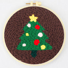 Laden Sie das Bild in den Galerie-Viewer, Punch Needle set Weihnachtsbaum