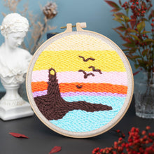 Laden Sie das Bild in den Galerie-Viewer, Punch Needle Leuchtturm und Sonnenuntergang