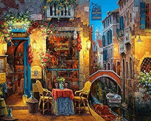 Laden Sie das Bild in den Galerie-Viewer, Diamond Painting – Tisch in einer kleinen Gasse | Figured'Art