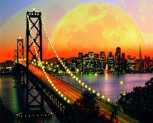 Laden Sie das Bild in den Galerie-Viewer, Diamond Painting – Golden Gate Bridge und Vollmond | Figured'Art