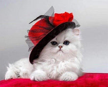 Laden Sie das Bild in den Galerie-Viewer, Malen nach Zahlen für Erwachsene | Elegante Katze und roter Hut | Figured'Art