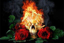 Laden Sie das Bild in den Galerie-Viewer, Diamond Painting, Feuerschädel und Rosen