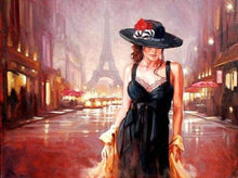 Laden Sie das Bild in den Galerie-Viewer, Malen nach Zahlen für Erwachsene | Frau auf den Straßen von Paris | Figured'Art