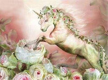 Laden Sie das Bild in den Galerie-Viewer, Malen nach Zahlen für Erwachsene | Einhorn in den Blumen | Figured'Art