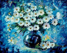 Laden Sie das Bild in den Galerie-Viewer, Malen nach Zahlen für Erwachsene | Gänseblümchen und blaue Vase | Figured'Art