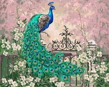 Laden Sie das Bild in den Galerie-Viewer, Malen nach Zahlen für Erwachsene | Pfau und weiße Blumen | Figured'Art