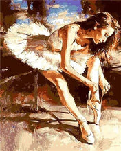Laden Sie das Bild in den Galerie-Viewer, Malen nach Zahlen für Erwachsene | Eine Ballerina bereitet sich vor | Figured'Art