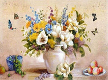 Laden Sie das Bild in den Galerie-Viewer, Malen nach Zahlen für Erwachsene | Schmetterlinge und weiße Vase | Figured'Art